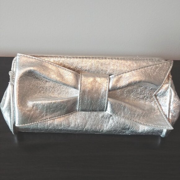 Le Chateau Silver Clutch, 10 x 5in. Pink satin inside with pocket,Good Condition - Picture 3 of 4
